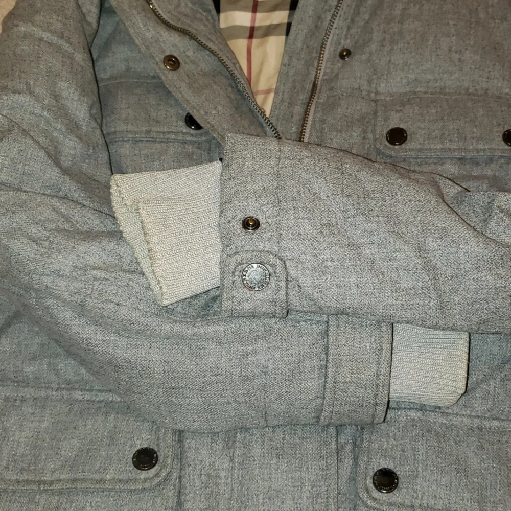 Burberry hooded winter coat. - Picture 4 of 13